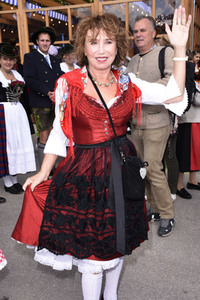 Regine Sixt Damenwiesn im Schützen Festzelt beim Oktoberfest 2018 in München