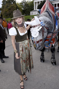 Regine Sixt Damenwiesn im Schützen Festzelt beim Oktoberfest 2018 in München