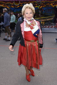 Regine Sixt Damenwiesn im Schützen Festzelt beim Oktoberfest 2018 in München
