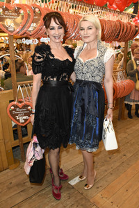 Regine Sixt Damenwiesn im Schützen Festzelt beim Oktoberfest 2018 in München