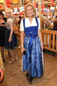 Regine Sixt Damenwiesn im Schützen Festzelt beim Oktoberfest 2018 in München
