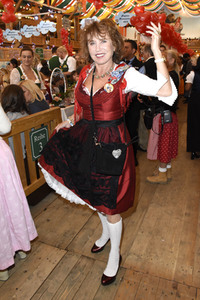 Regine Sixt Damenwiesn im Schützen Festzelt beim Oktoberfest 2018 in München