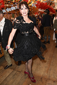 Regine Sixt Damenwiesn im Schützen Festzelt beim Oktoberfest 2018 in München