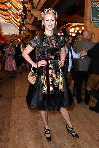 Regine Sixt Damenwiesn im Schützen Festzelt beim Oktoberfest 2018 in München