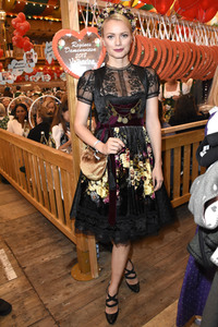 Regine Sixt Damenwiesn im Schützen Festzelt beim Oktoberfest 2018 in München