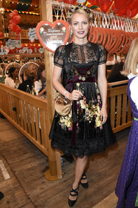 Regine Sixt Damenwiesn im Schützen Festzelt beim Oktoberfest 2018 in München