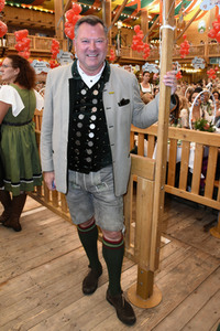 Regine Sixt Damenwiesn im Schützen Festzelt beim Oktoberfest 2018 in München
