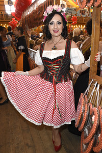 Regine Sixt Damenwiesn im Schützen Festzelt beim Oktoberfest 2018 in München