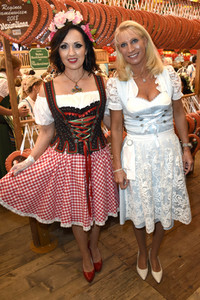 Regine Sixt Damenwiesn im Schützen Festzelt beim Oktoberfest 2018 in München