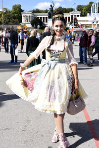 Ingolstadt Village Wiesntreff im Schützen Festzelt beim Oktoberfest 2018 in München
