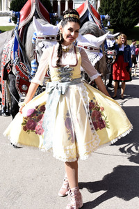 Ingolstadt Village Wiesntreff im Schützen Festzelt beim Oktoberfest 2018 in München