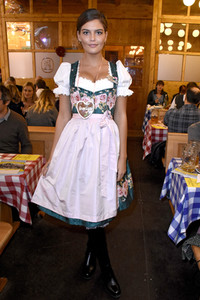 Ingolstadt Village Wiesntreff im Schützen Festzelt beim Oktoberfest 2018 in München