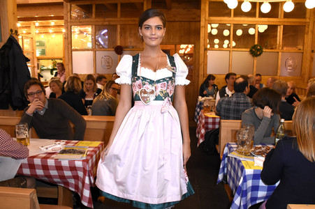 Ingolstadt Village Wiesntreff im Schützen Festzelt beim Oktoberfest 2018 in München
