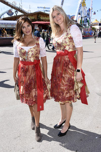 3. Wiesn Charity Lunch im Festzelt Zur Bratwurst beim Oktoberfest 2018 in München