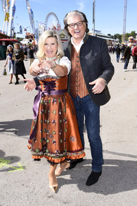 3. Wiesn Charity Lunch im Festzelt Zur Bratwurst beim Oktoberfest 2018 in München