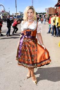 3. Wiesn Charity Lunch im Festzelt Zur Bratwurst beim Oktoberfest 2018 in München