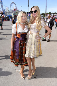 3. Wiesn Charity Lunch im Festzelt Zur Bratwurst beim Oktoberfest 2018 in München