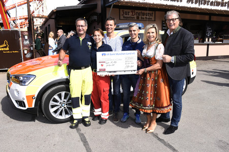 3. Wiesn Charity Lunch im Festzelt Zur Bratwurst beim Oktoberfest 2018 in München