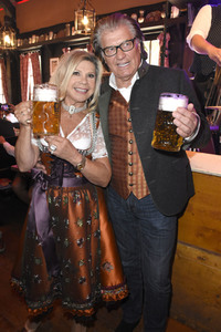 3. Wiesn Charity Lunch im Festzelt Zur Bratwurst beim Oktoberfest 2018 in München