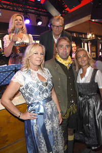 3. Wiesn Charity Lunch im Festzelt Zur Bratwurst beim Oktoberfest 2018 in München