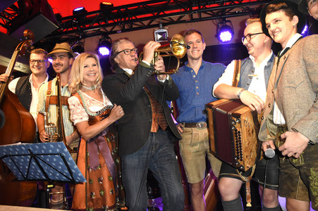 3. Wiesn Charity Lunch im Festzelt Zur Bratwurst beim Oktoberfest 2018 in München