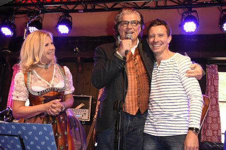3. Wiesn Charity Lunch im Festzelt Zur Bratwurst beim Oktoberfest 2018 in München
