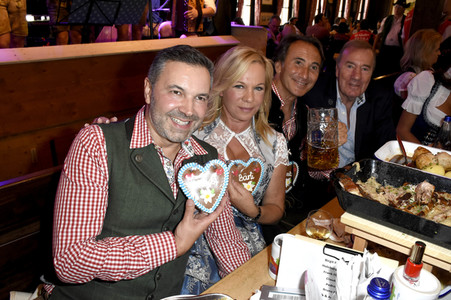 3. Wiesn Charity Lunch im Festzelt Zur Bratwurst beim Oktoberfest 2018 in München