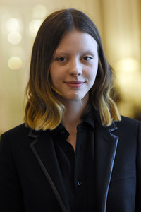 Exklusives Photoshooting mit Mia Goth, San Sebastian Film Festival 2018