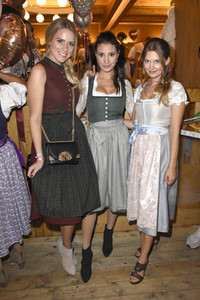 Madlwiesn im Schützen-Festzelt auf dem Oktoberfest 2018 in München