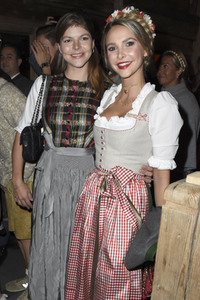 In Käfers Wiesn-Schänke auf dem Oktoberfest 2018 in München