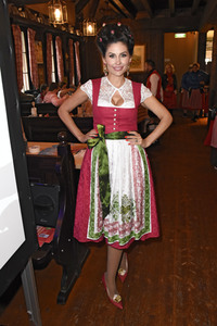 Red Damen Wiesn im Festzelt Zur Bratwurst auf dem Oktoberfest 2018 in München