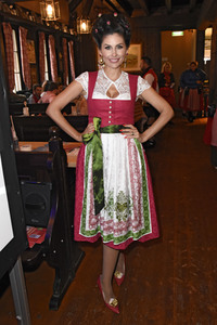 Red Damen Wiesn im Festzelt Zur Bratwurst auf dem Oktoberfest 2018 in München