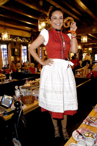 Red Damen Wiesn im Festzelt Zur Bratwurst auf dem Oktoberfest 2018 in München