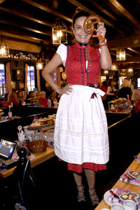 Red Damen Wiesn im Festzelt Zur Bratwurst auf dem Oktoberfest 2018 in München