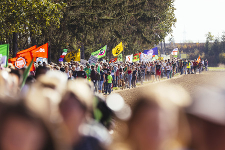 Großdemo 'Wald retten - Kohle stoppen' am Hambacher Wald
