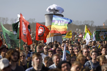 Großdemo 'Wald retten - Kohle stoppen' am Hambacher Wald