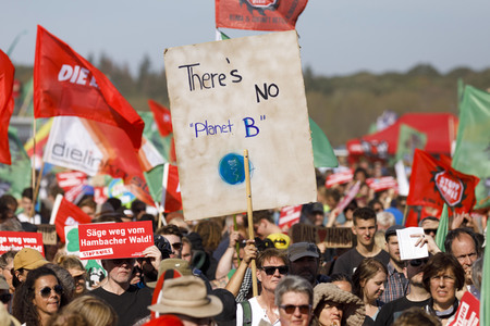 Großdemo 'Wald retten - Kohle stoppen' am Hambacher Wald