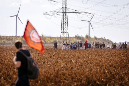 Großdemo 'Wald retten - Kohle stoppen' am Hambacher Wald