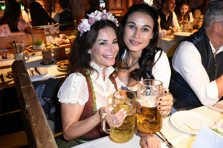 In Käfers Wiesn-Schänke auf dem Oktoberfest 2018 in München