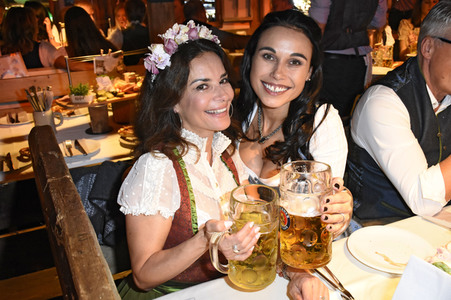 In Käfers Wiesn-Schänke auf dem Oktoberfest 2018 in München