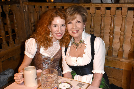 In Käfers Wiesn-Schänke auf dem Oktoberfest 2018 in München