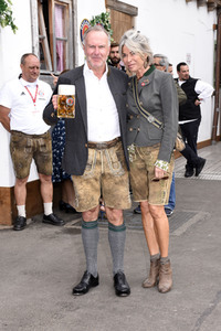 FC Bayern München Wiesnbesuch in Käfers Wiesn-Schänke auf dem Oktoberfest 2018 in München