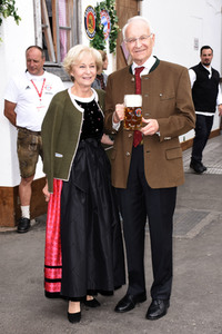 FC Bayern München Wiesnbesuch in Käfers Wiesn-Schänke auf dem Oktoberfest 2018 in München