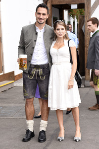 FC Bayern München Wiesnbesuch in Käfers Wiesn-Schänke auf dem Oktoberfest 2018 in München