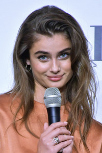 Pressekonferenz mit Taylor Hill in Tokio