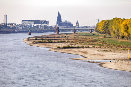 Niedrigwasser im Rhein in Köln