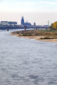 Niedrigwasser im Rhein in Köln
