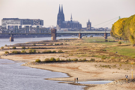 Niedrigwasser im Rhein in Köln