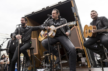 Straßenkonzert von The BossHoss in Berlin