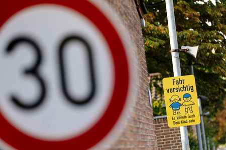 Symbolbild Warnschild